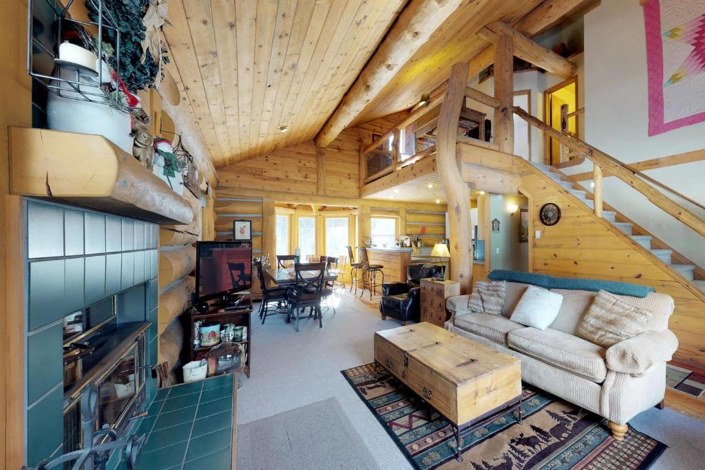 Posezení v ubytování Pinedale Cabin