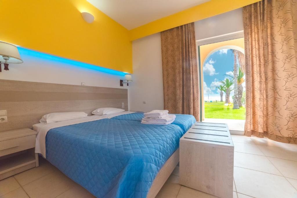 Postel nebo postele na pokoji v ubytování Irini Apartments and Studios