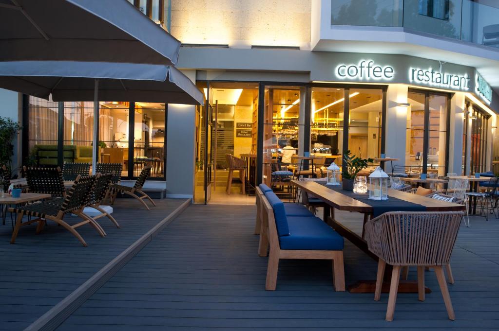 Restaurace v ubytování Seasabelle Hotel near Athens Airport