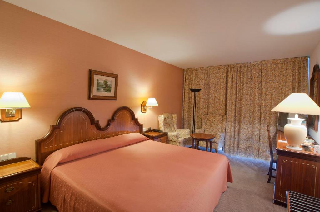 Postel nebo postele na pokoji v ubytování Hotel Riu Fluviá