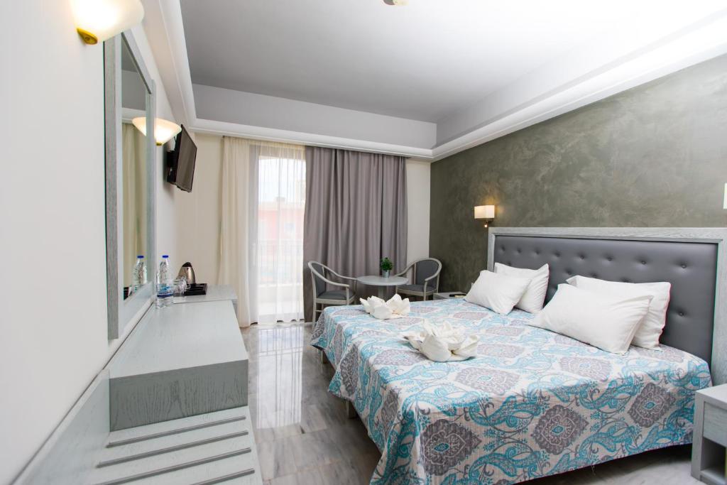 Postel nebo postele na pokoji v ubytování Anita Beach Hotel- Adults Only