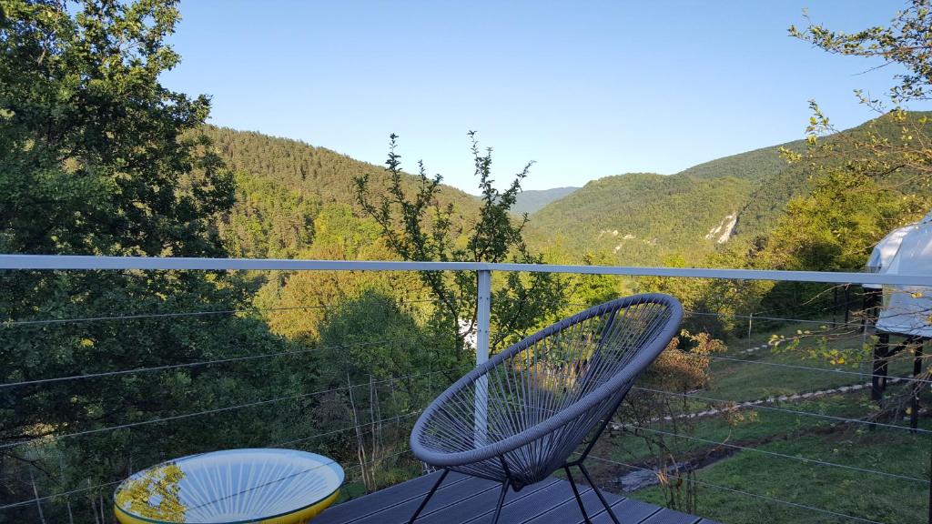 Nespecifikovaný výhled na hory nebo výhled na hory při pohledu z luxury tent