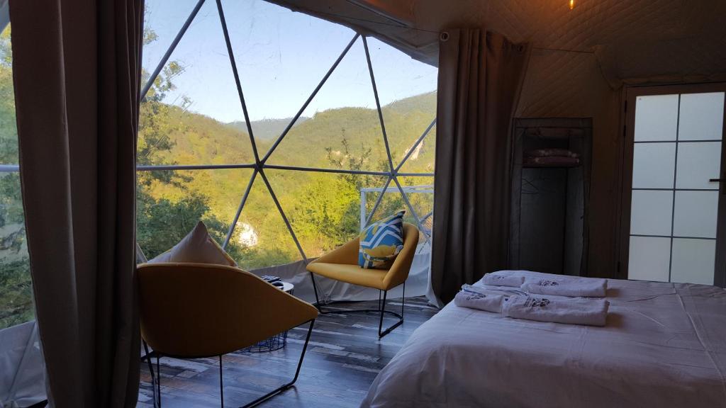 Postel nebo postele na pokoji v ubytování Glamping Georgia Krikhi