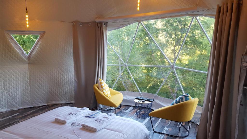 Postel nebo postele na pokoji v ubytování Glamping Georgia Krikhi