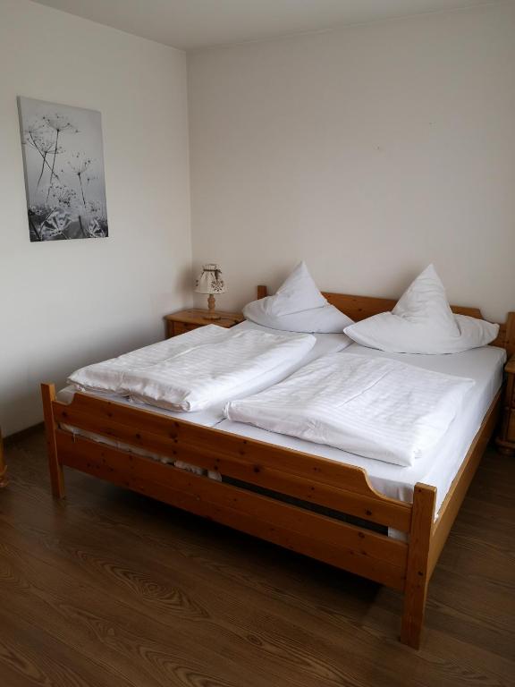Postel nebo postele na pokoji v ubytování Hotel Clemens