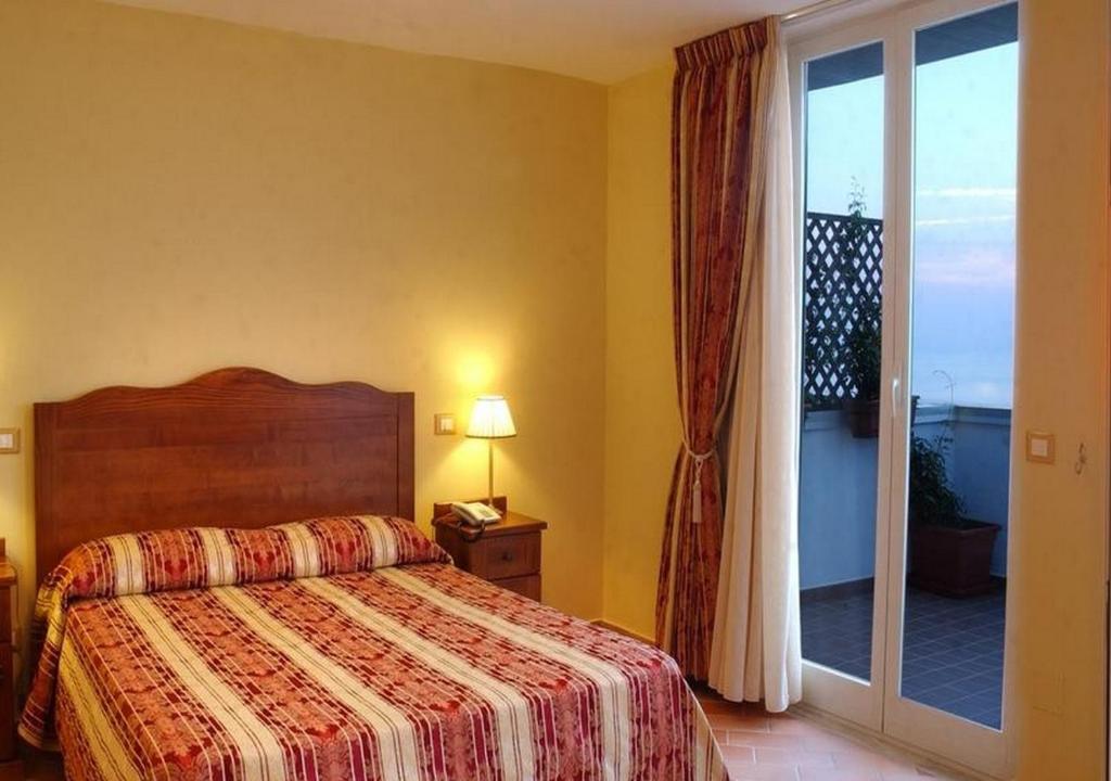 Postel nebo postele na pokoji v ubytování Hotel Baia