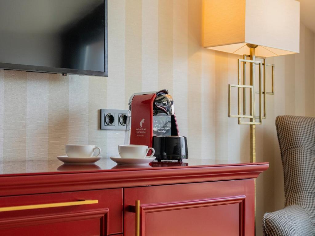 A television and/or entertainment centre at Hotel Marina Bay Göcek