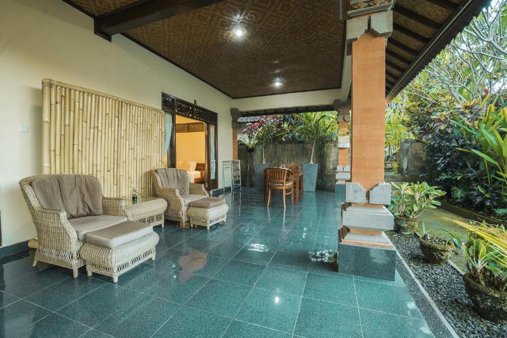 Posezení v ubytování Nyoman Sandi Guest House