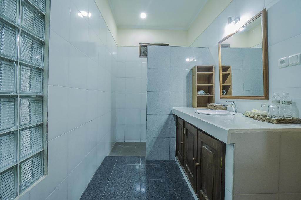 Kuchyň nebo kuchyňský kout v ubytování Nyoman Sandi Guest House
