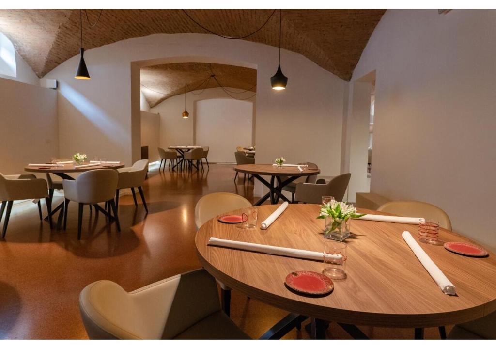 Restaurace v ubytování PHI Hotel Canalgrande