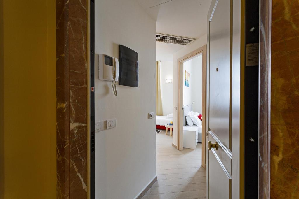 Televízia a/alebo spoločenská miestnosť v ubytovaní Casa Vermiglio al porto di Genova by Wonderful Italy