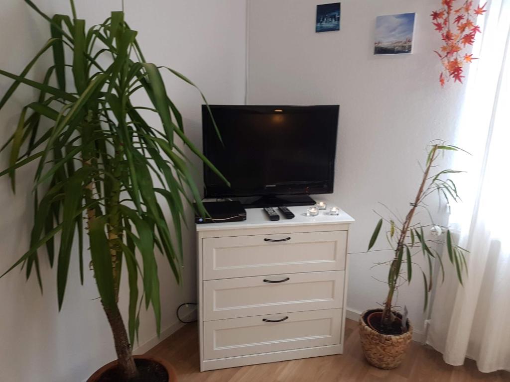 Künstler Ferienwohnung 3 Zimmer Küche Bad zentrale Lage - Twee Slaapkamers Appartement
