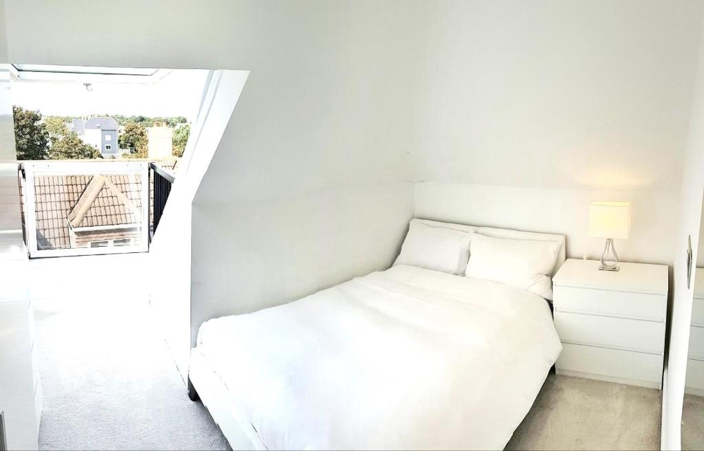 Stunning Luminous Penthouse/ 2Beds 2Baths