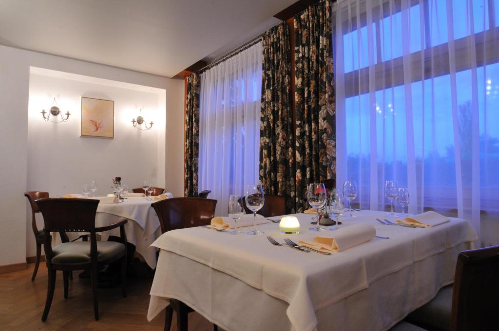 Restaurace v ubytování Hôtel Restaurant Cave Bel-Air
