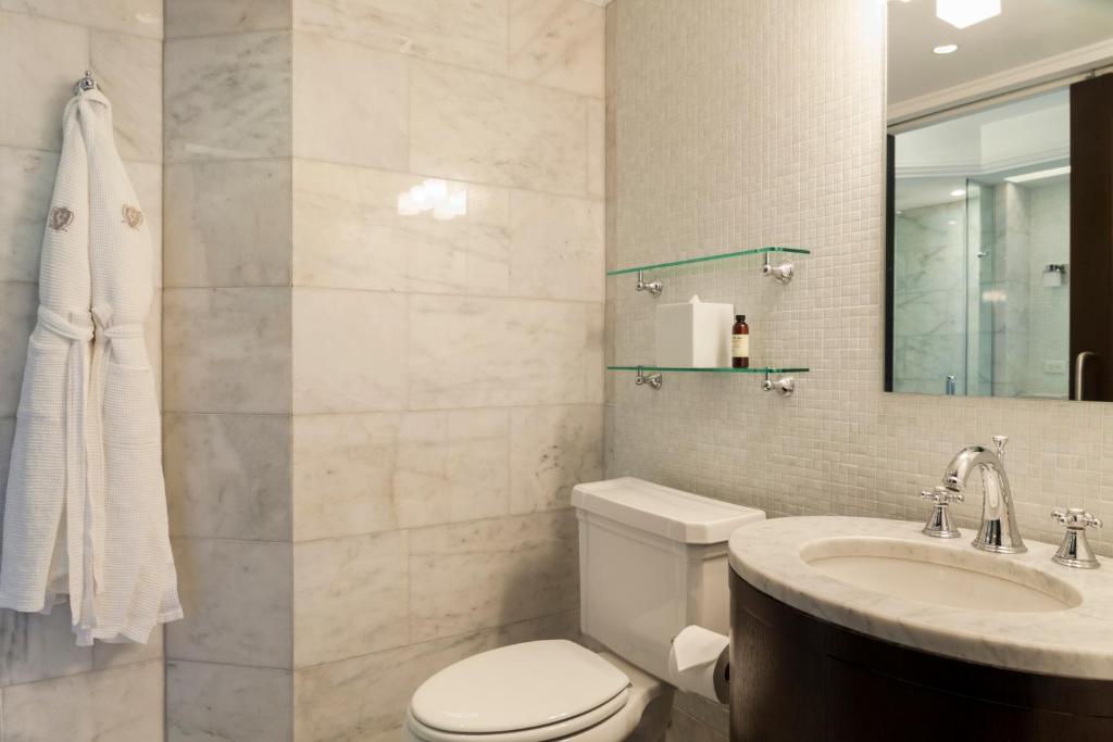 Koupelna v ubytování Condado Vanderbilt Hotel