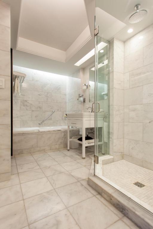 Koupelna v ubytování Condado Vanderbilt Hotel