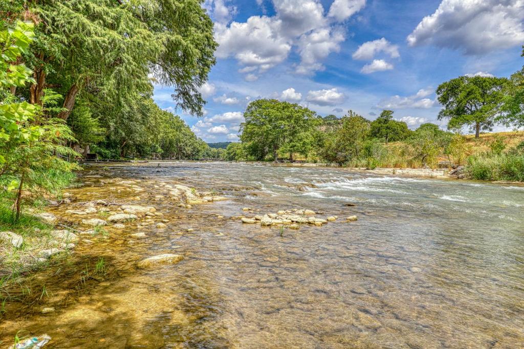 The Trout River House, New Braunfels (updated prices 2024)