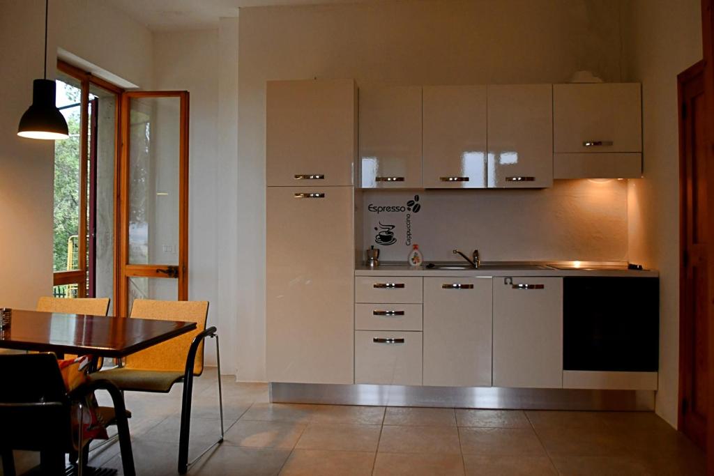 Kuchyňa alebo kuchynka v ubytovaní Villa Fonti