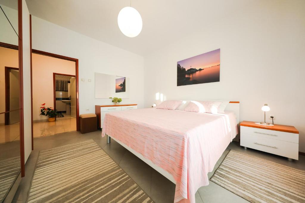 Posteľ alebo postele v izbe v ubytovaní Apartman Antisin
