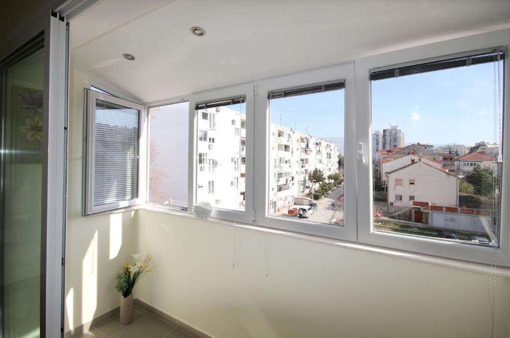 Camera con finestre affacciate sulla città di Apartment MEL a Spalato (Split)