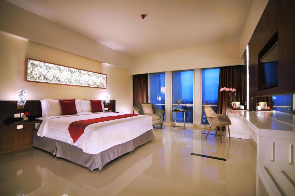 Postel nebo postele na pokoji v ubytování Atria Hotel Malang