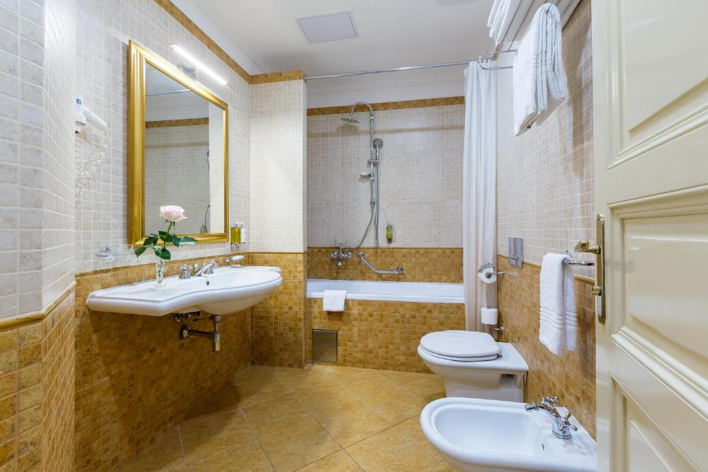 Koupelna v ubytování Hotel Caruso Old Town