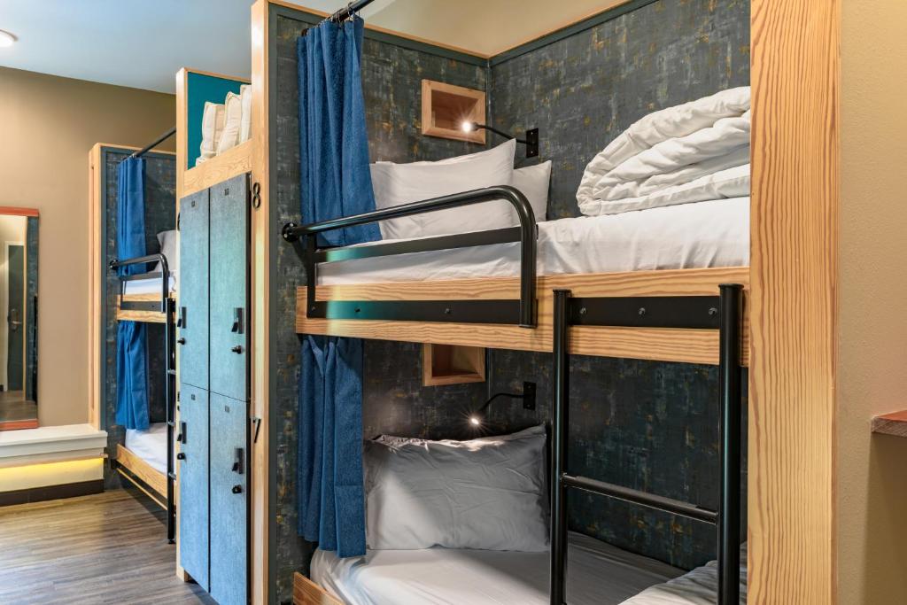 HI New Orleans Hostel - Bed In Men'S 8-Bed Dormitory
