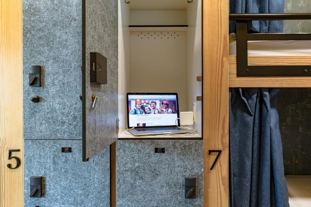 TV a/nebo společenská místnost v ubytování HI New Orleans Hostel