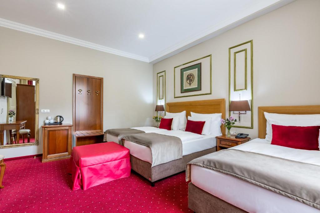 Postel nebo postele na pokoji v ubytování Hotel Caruso Old Town