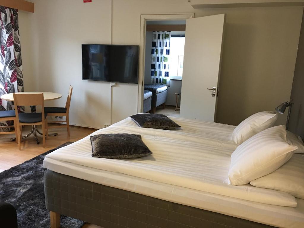 Postel nebo postele na pokoji v ubytování Linköpings Cityhotell och Vandrarhem