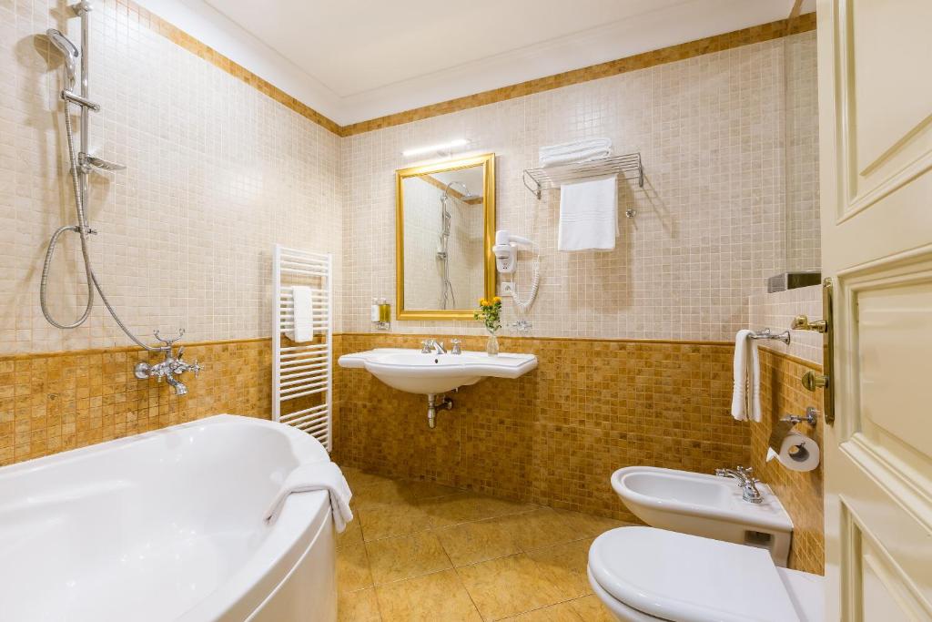 Koupelna v ubytování Hotel Caruso Old Town