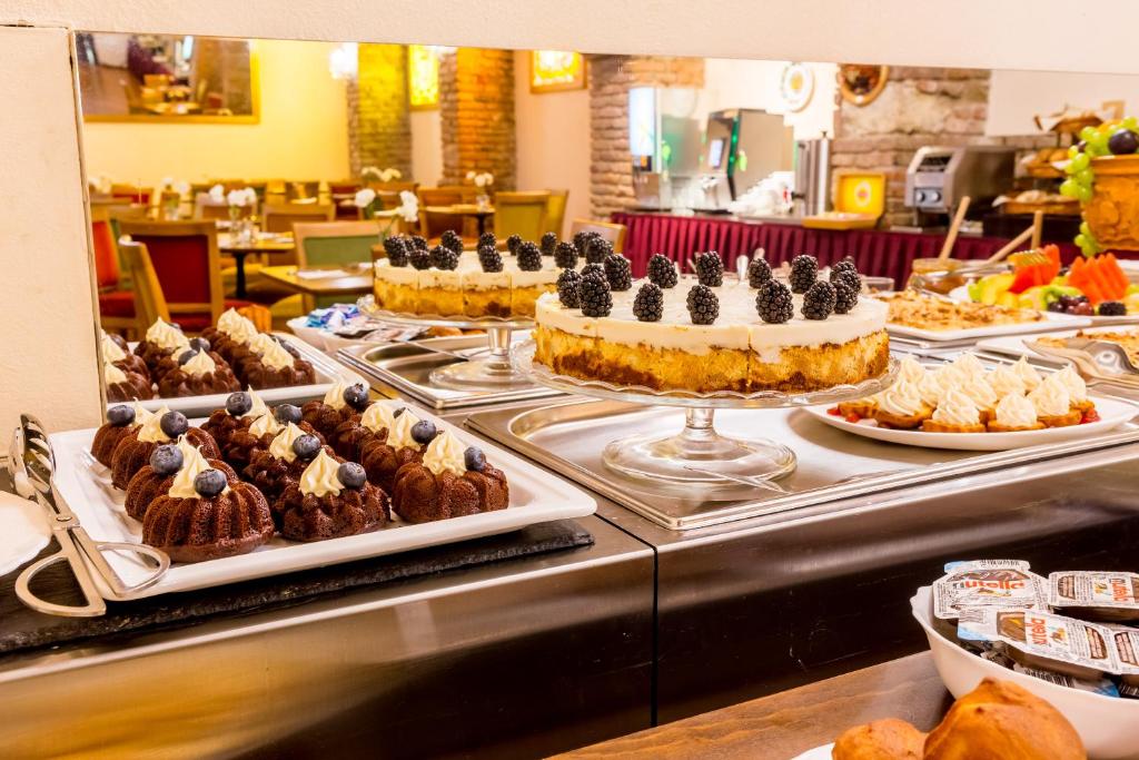 Hotel Caruso Old Town - Resim 18