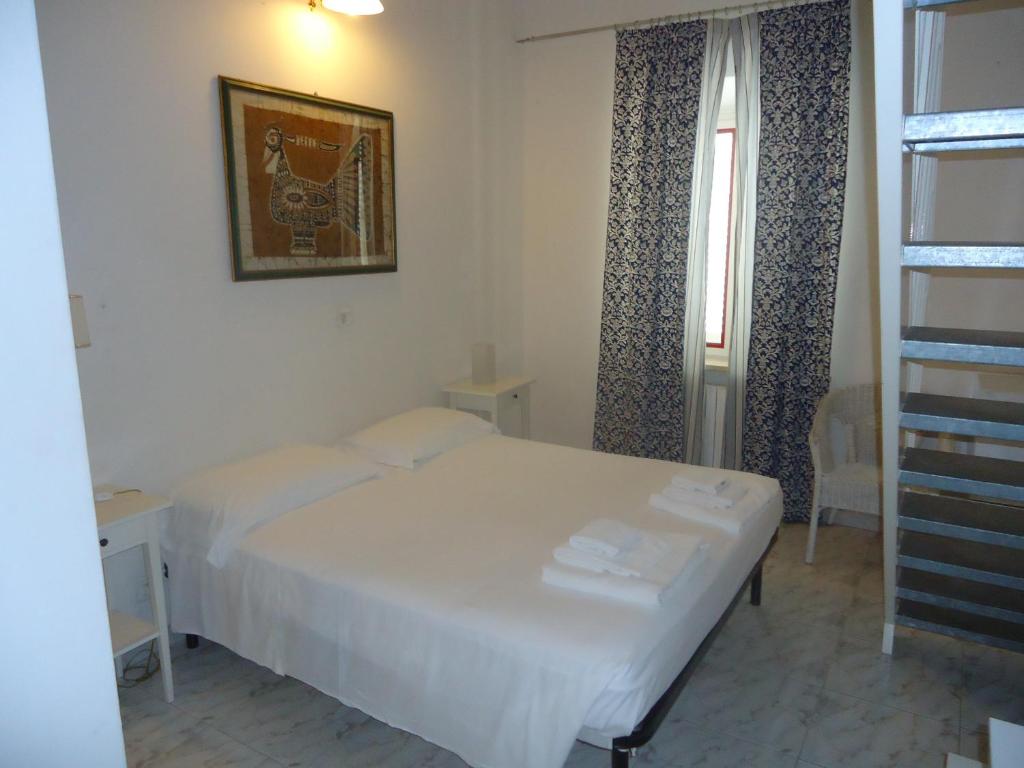 Postel nebo postele na pokoji v ubytování Camere Da Aldo in centro Sirolo