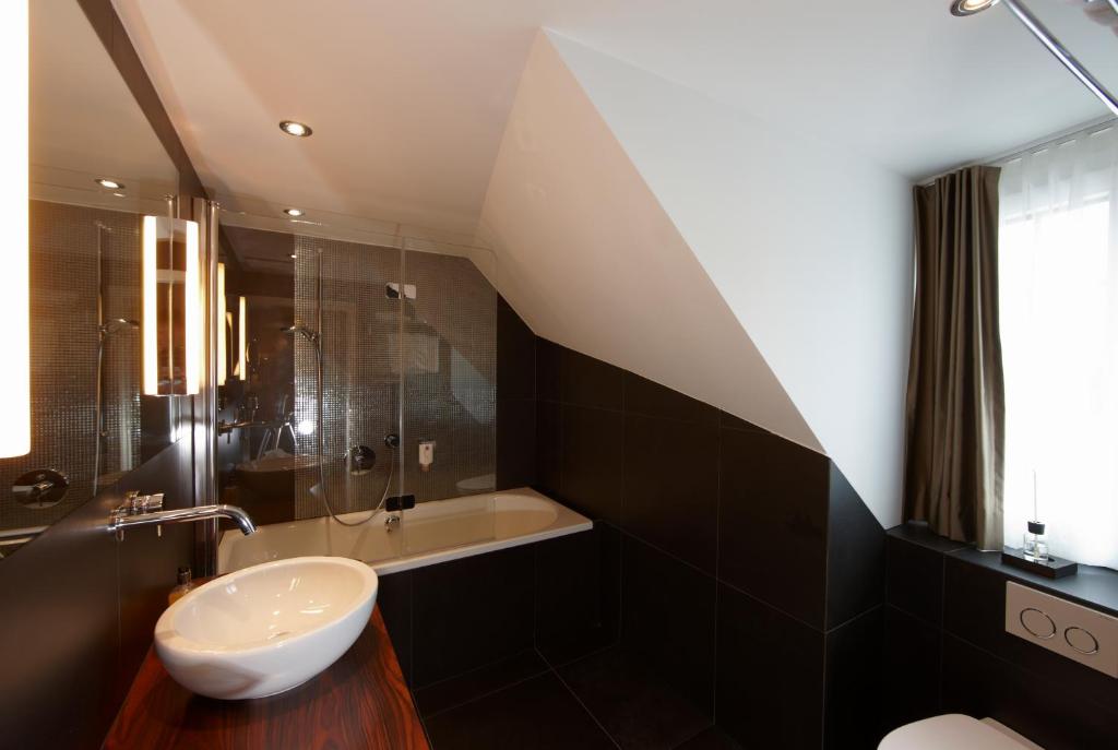 Koupelna v ubytování Gutwinski Hotel