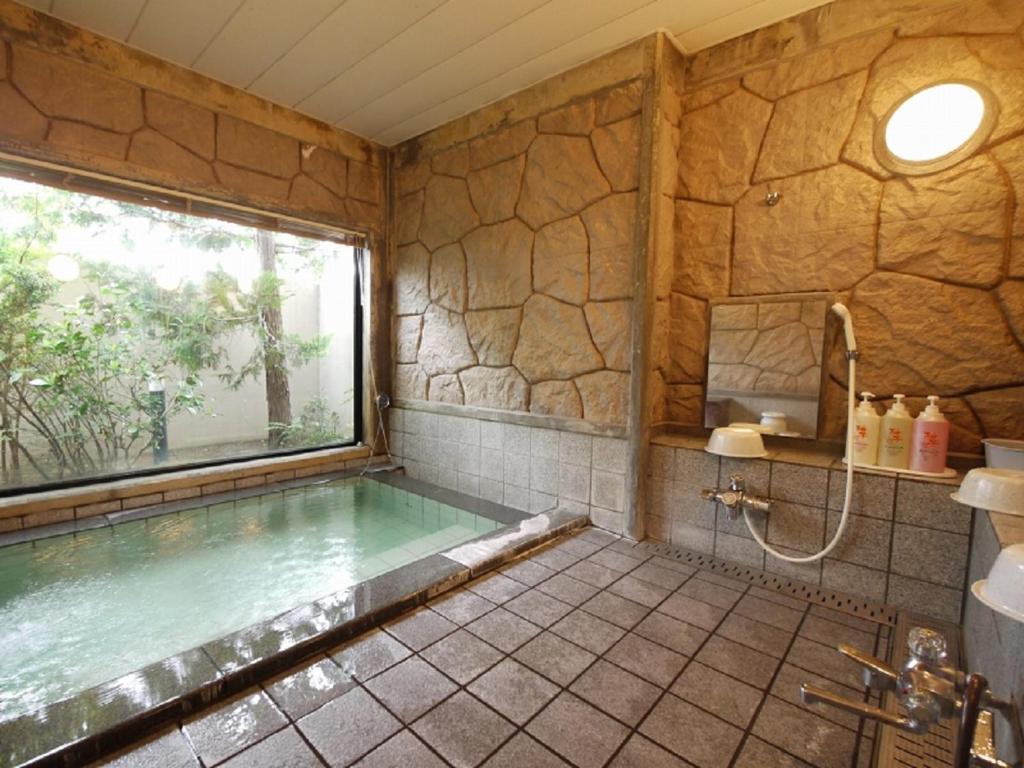 Bazén v ubytování Hotel Route-Inn Myoko Arai nebo v jeho okolí