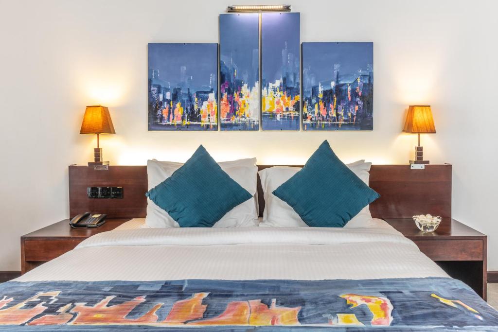 Postel nebo postele na pokoji v ubytování Amethyst Resort Passikudah