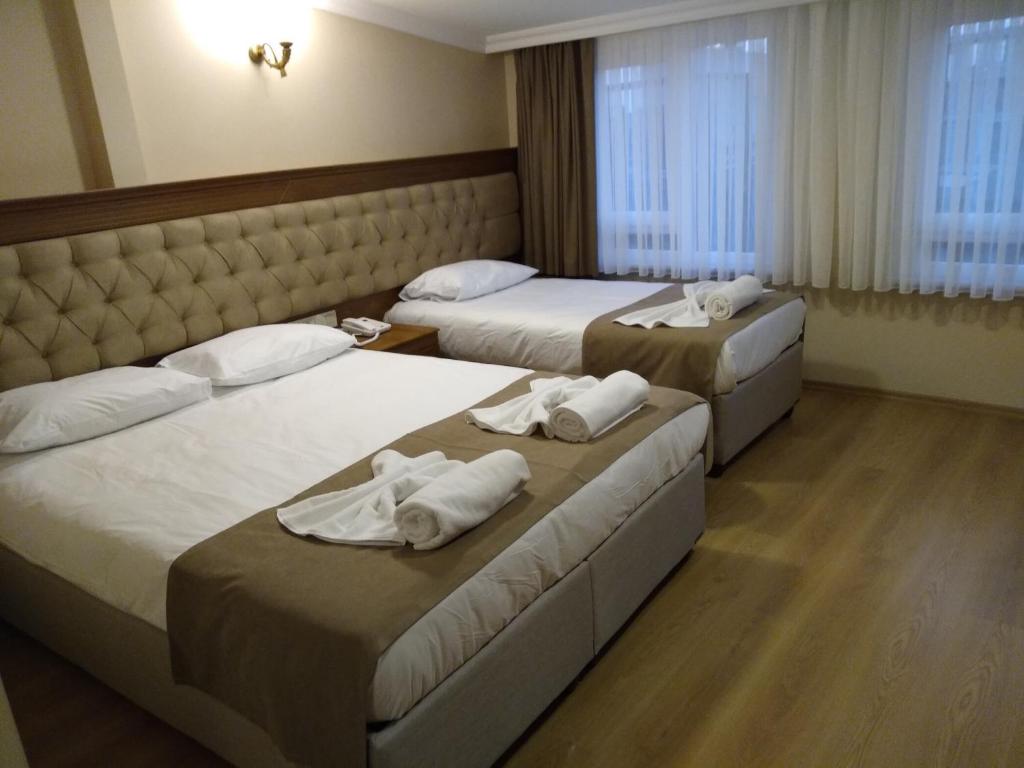 Llit o llits en una habitació de Ribad Hotel