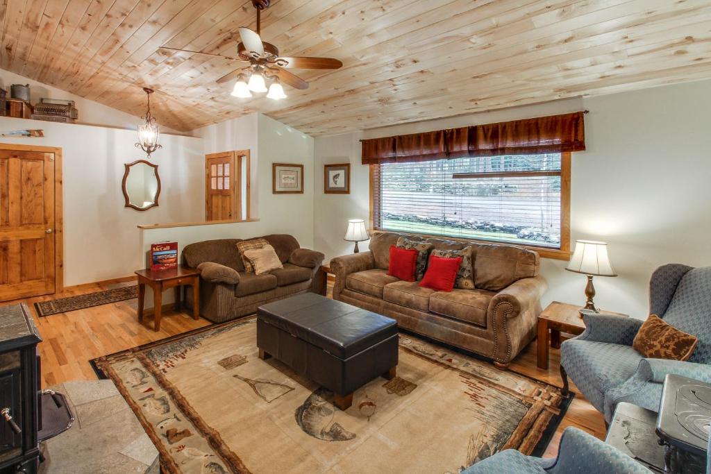 Χώρος καθιστικού στο Downtown Camp Retreat