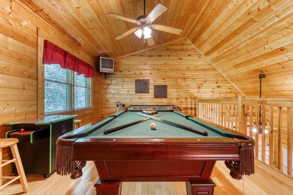 A Barefoot Landing, Pigeon (updated prices 2024)