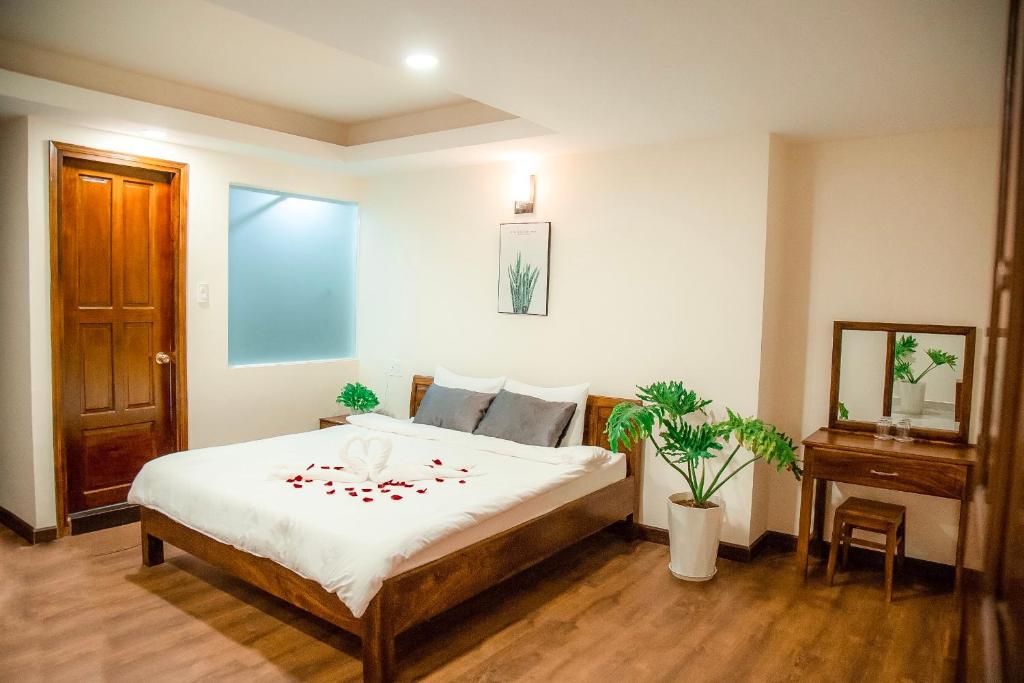 Giường trong phòng chung tại Le Grey Dalat Hotel