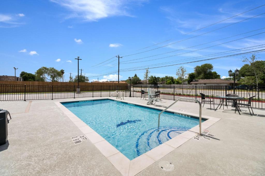 Piscina de la sau aproape de Studio 6-Corpus Christi, TX