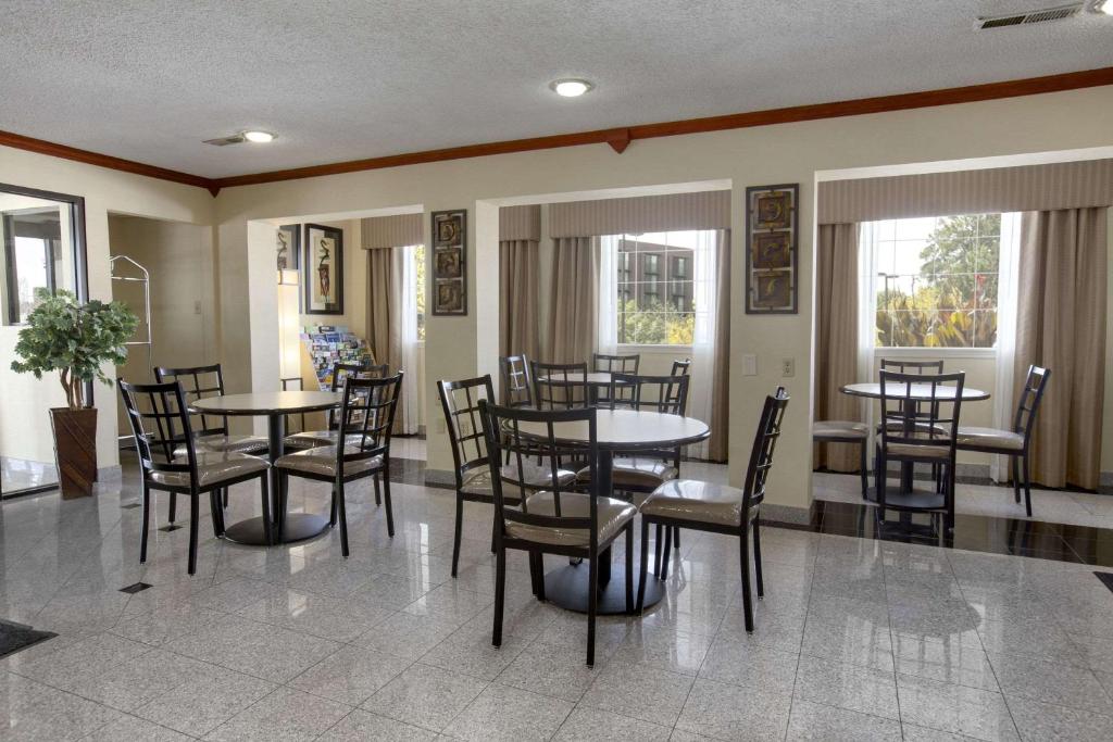 Baymont by Wyndham Oklahoma City Airport photo