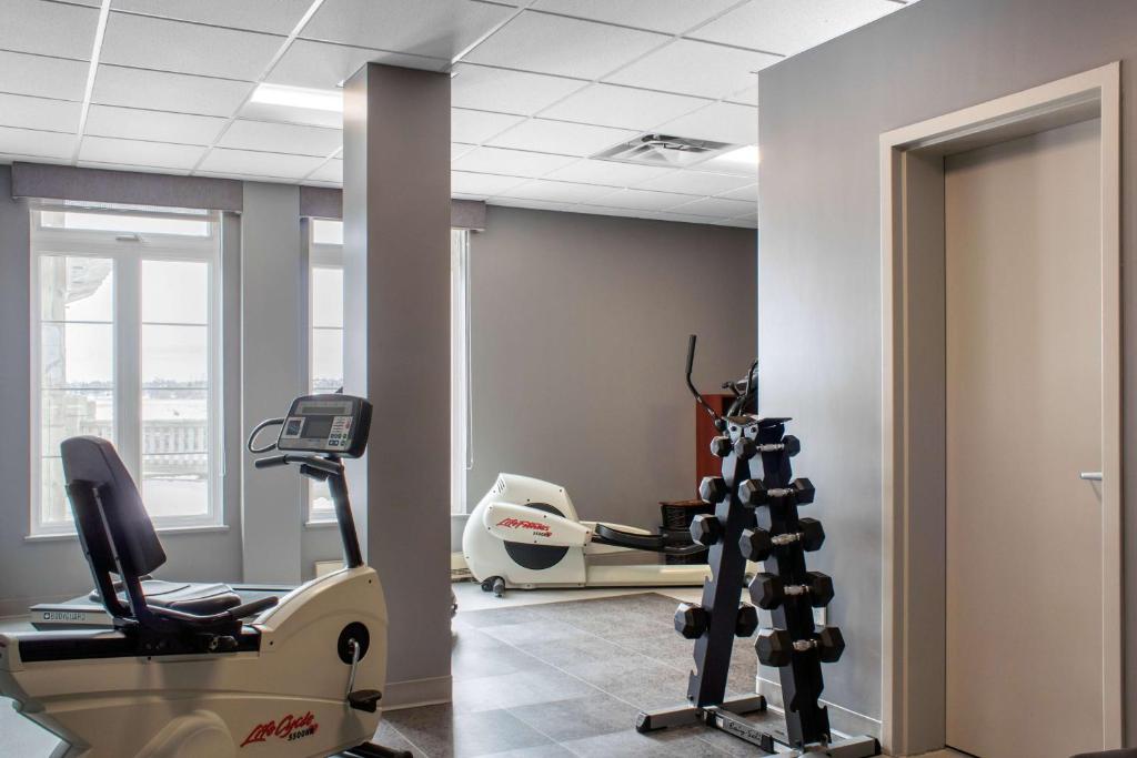 Fitness centrum a/nebo fitness zařízení v ubytování Chateau Moncton Trademark Collection by Wyndham