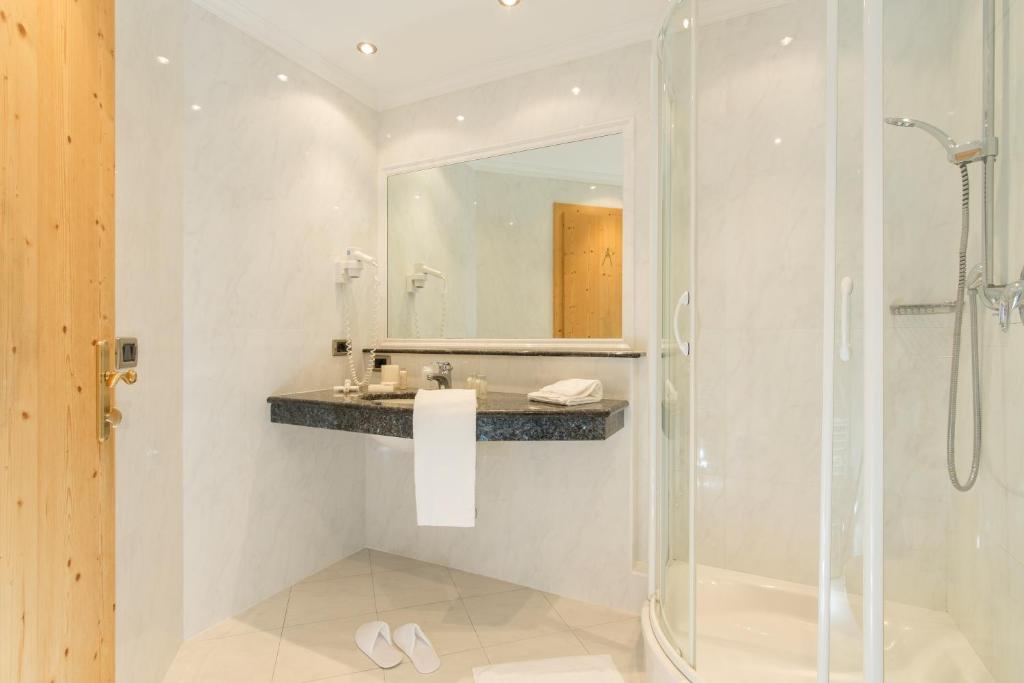 Koupelna v ubytování TH Corvara - Greif Hotel