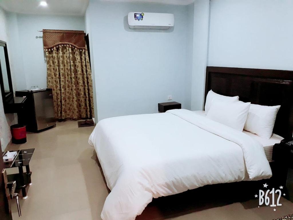 Hotel Crown Inn Multan - Habitación De Lujo