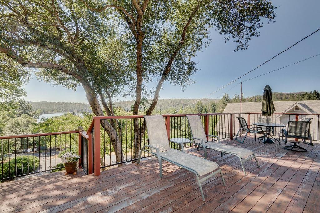 a deck with two chairs and a table on it at Pine Hideaway (01/247) in Groveland