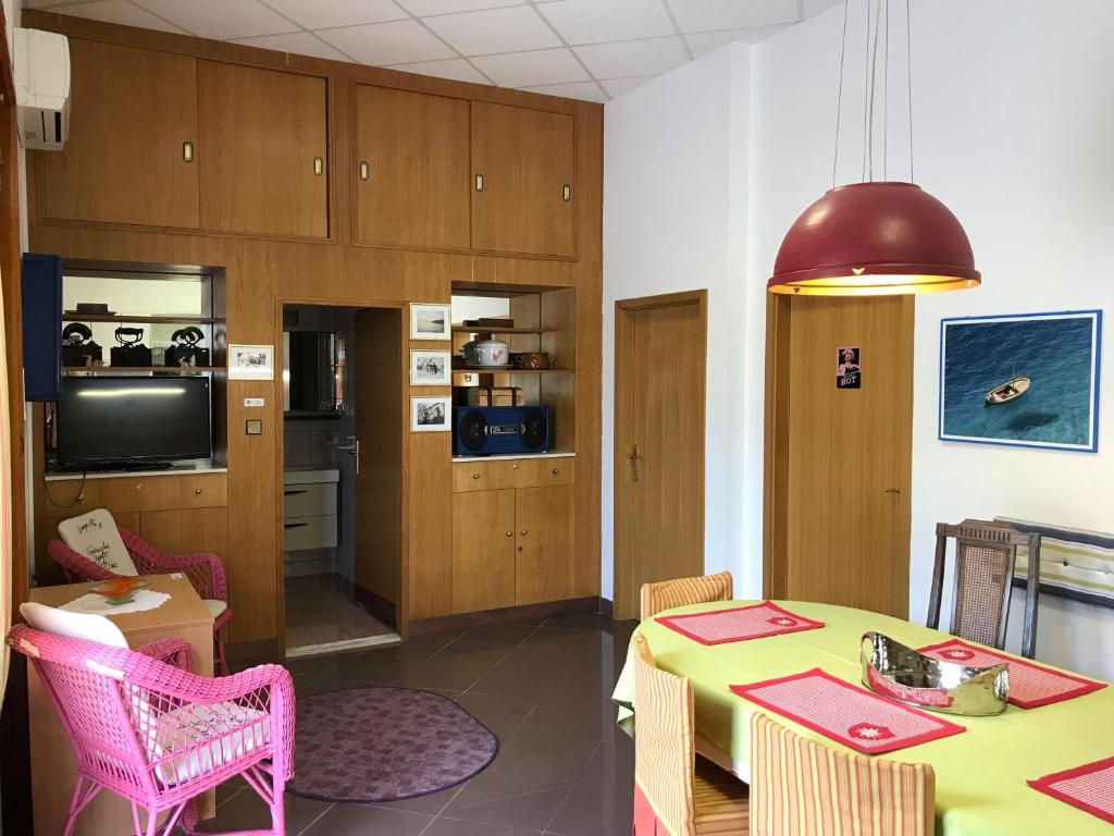 Kuchyň nebo kuchyňský kout v ubytování Rozita Seaside Relax Apartments
