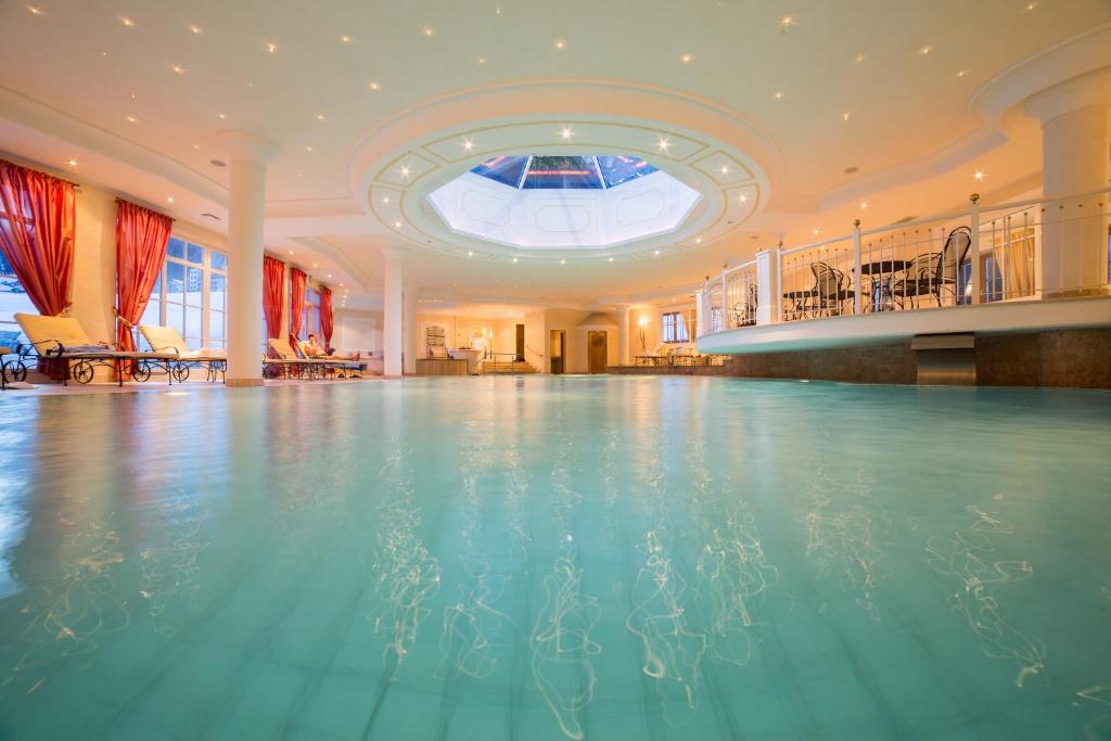Bazén v ubytování TH Corvara - Greif Hotel nebo v jeho okolí