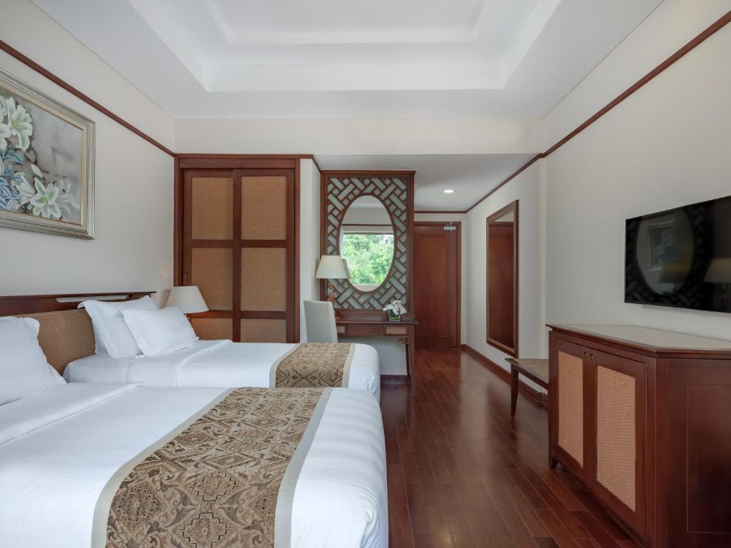 Phòng Deluxe 2 Giường Đơn - Vé Vào Công Viên Giải Trí VinWonders