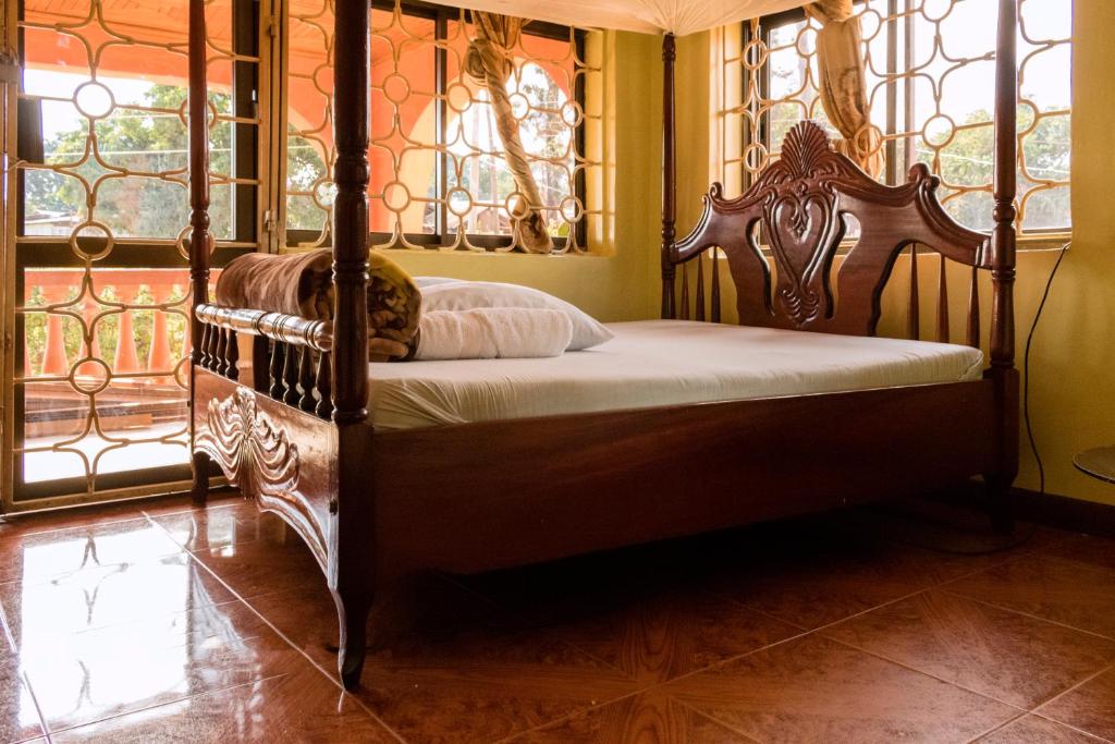En eller flere senger på et rom på Sydney Hotel Kampala